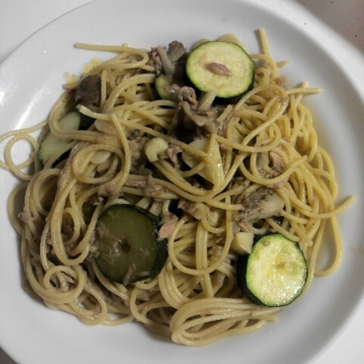 ズッキーニとまいたけとツナのパスタ